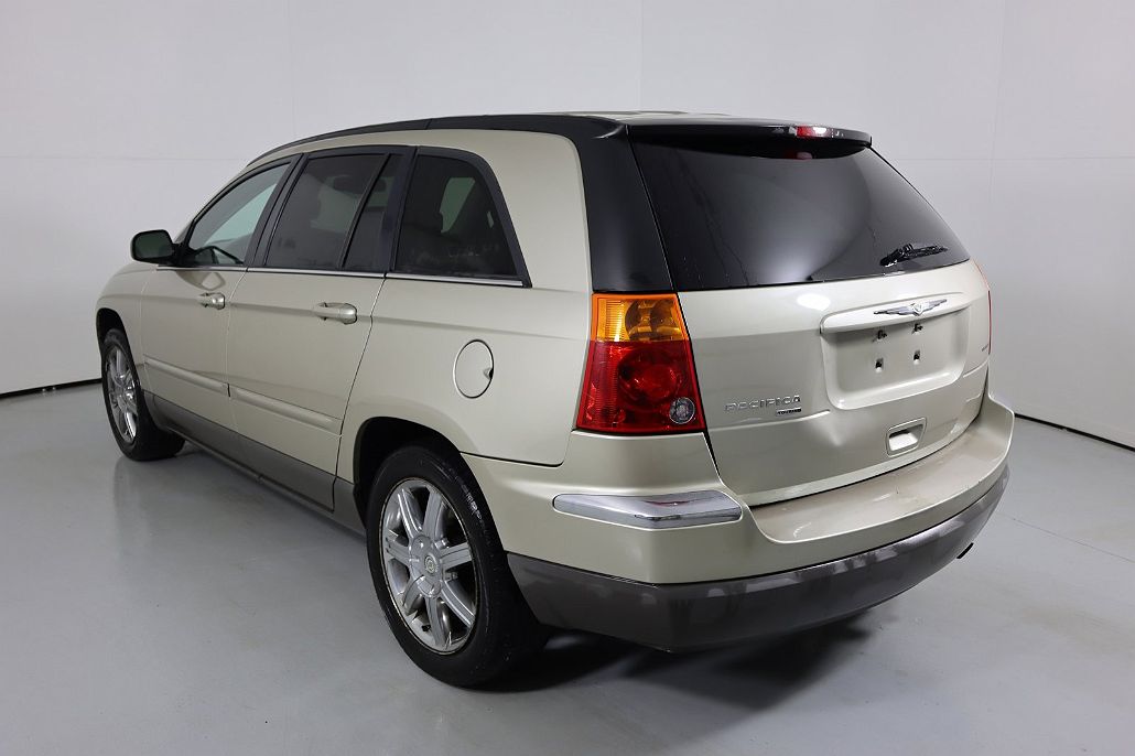 2005 Chrysler Pacifica Touring image 2