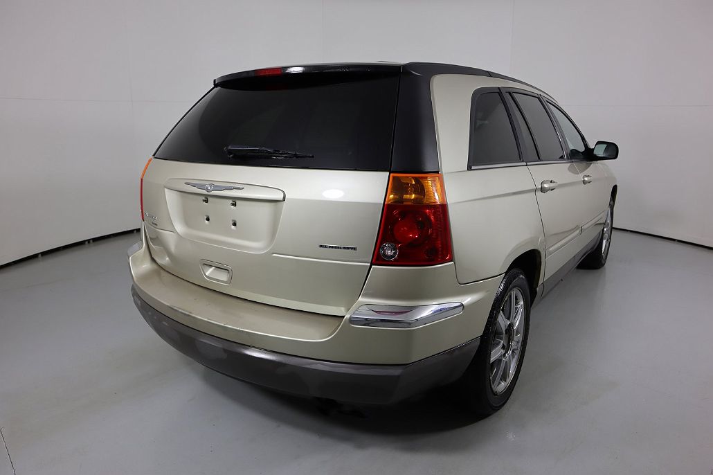2005 Chrysler Pacifica Touring image 3