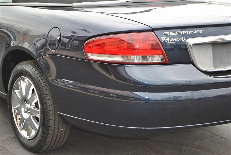 2004 Chrysler Sebring Limited image 17