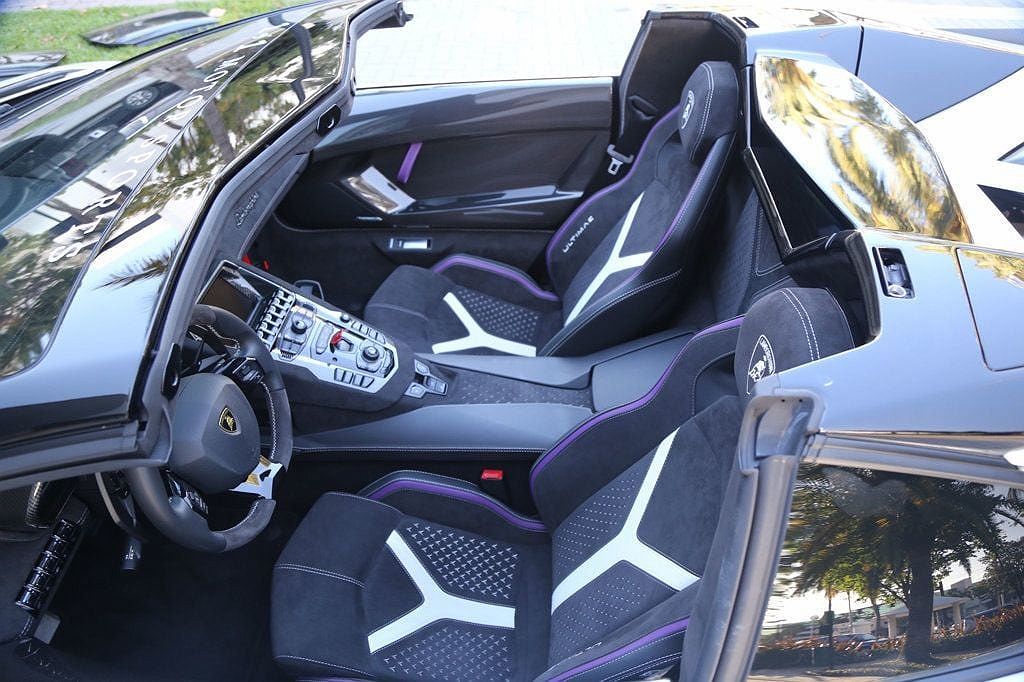 2022 Lamborghini Aventador null image 1