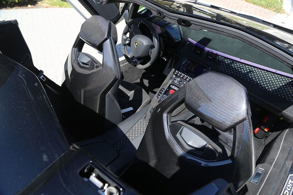 2022 Lamborghini Aventador null image 47