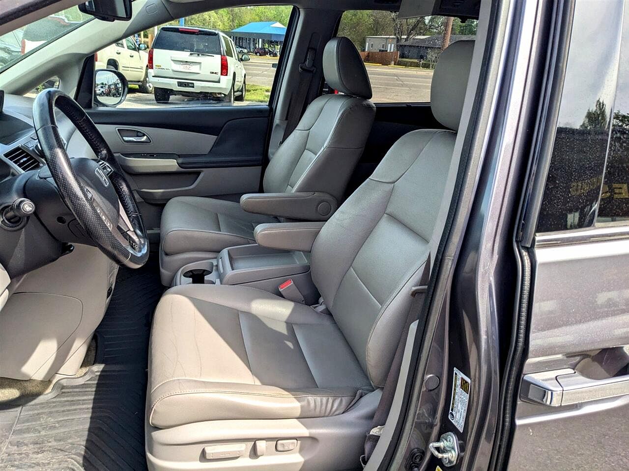 2015 Honda Odyssey Touring image 9