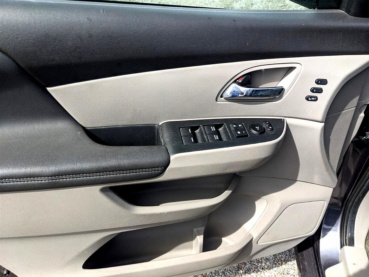 2015 Honda Odyssey Touring image 12
