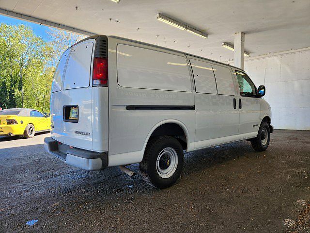 2000 Chevrolet Express 3500 image 2