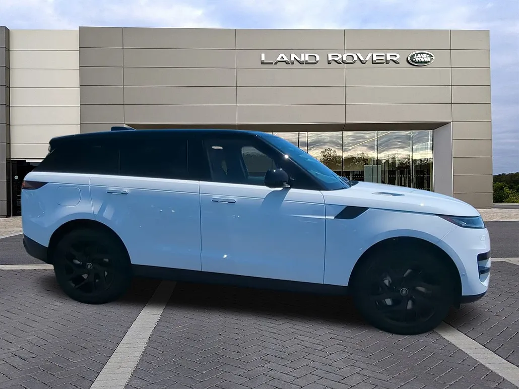 2024 Land Rover Range Rover Sport SE image 3