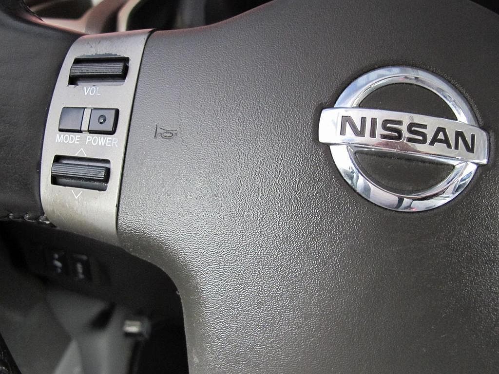 2005 Nissan Armada SE image 21