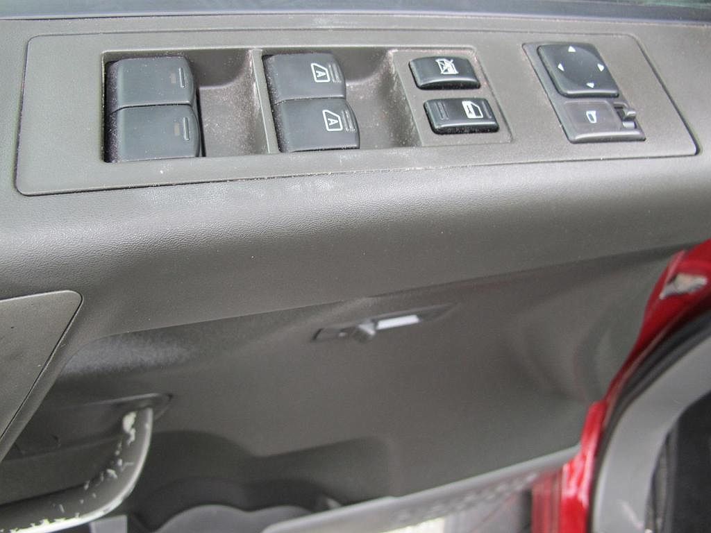 2005 Nissan Armada SE image 25