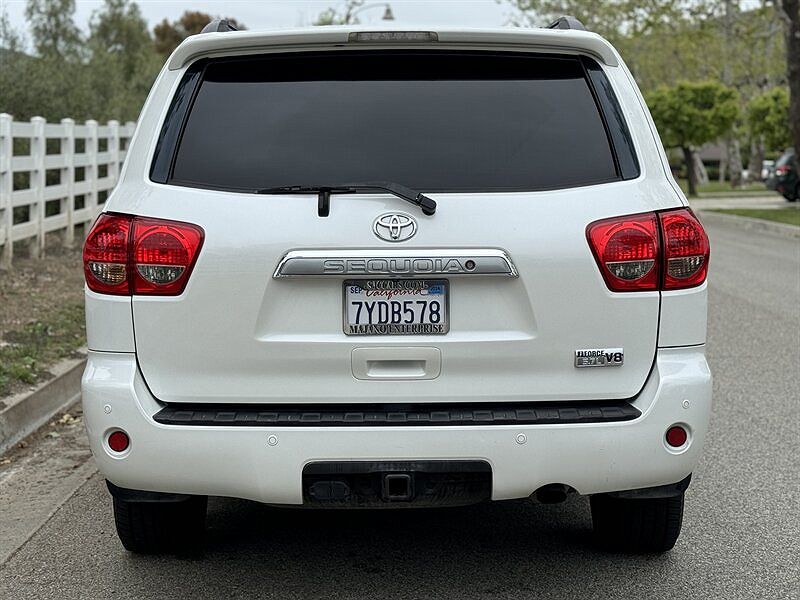 2011 Toyota Sequoia Platinum image 5
