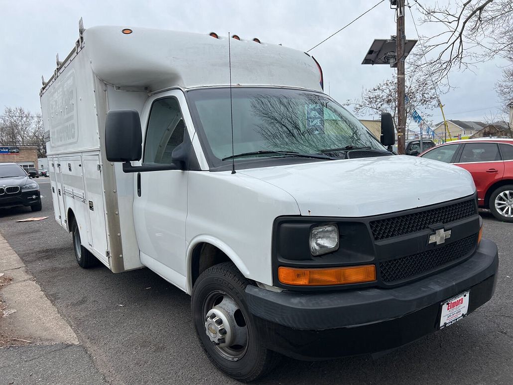 2005 Chevrolet Express 3500 image 1