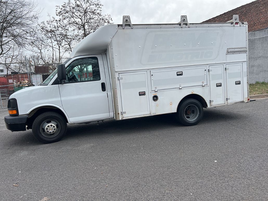 2005 Chevrolet Express 3500 image 3