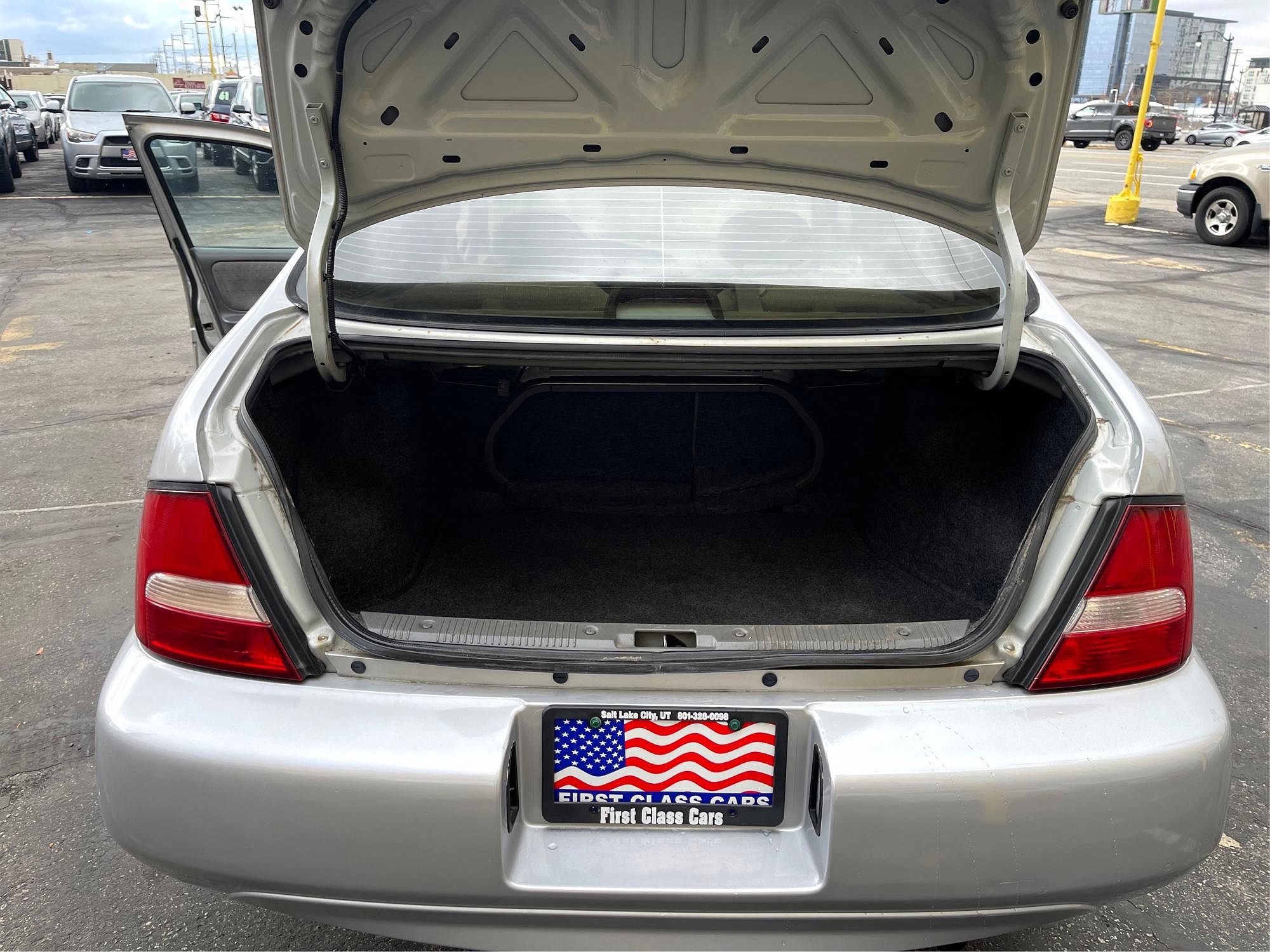 2001 Nissan Altima GXE image 12