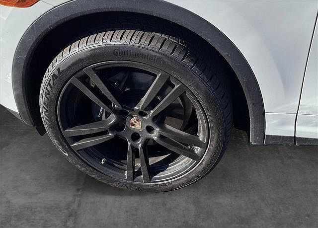 2014 Porsche Cayenne Platinum Edition image 9