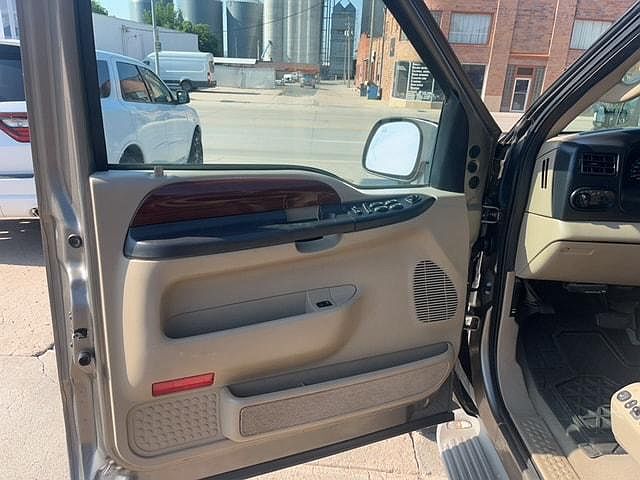 2005 Ford Excursion Limited image 12