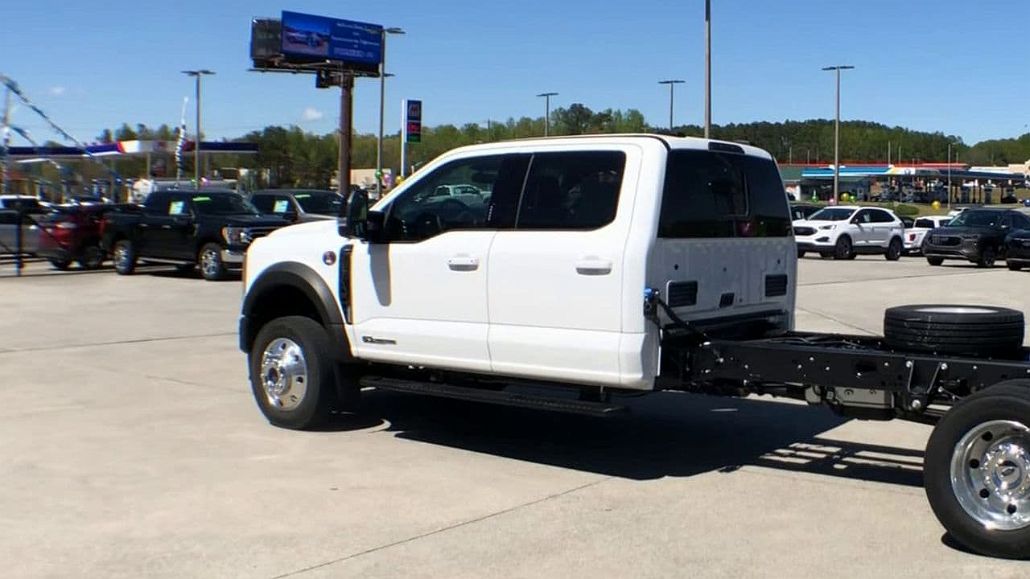 2024 Ford F-550 null image 5