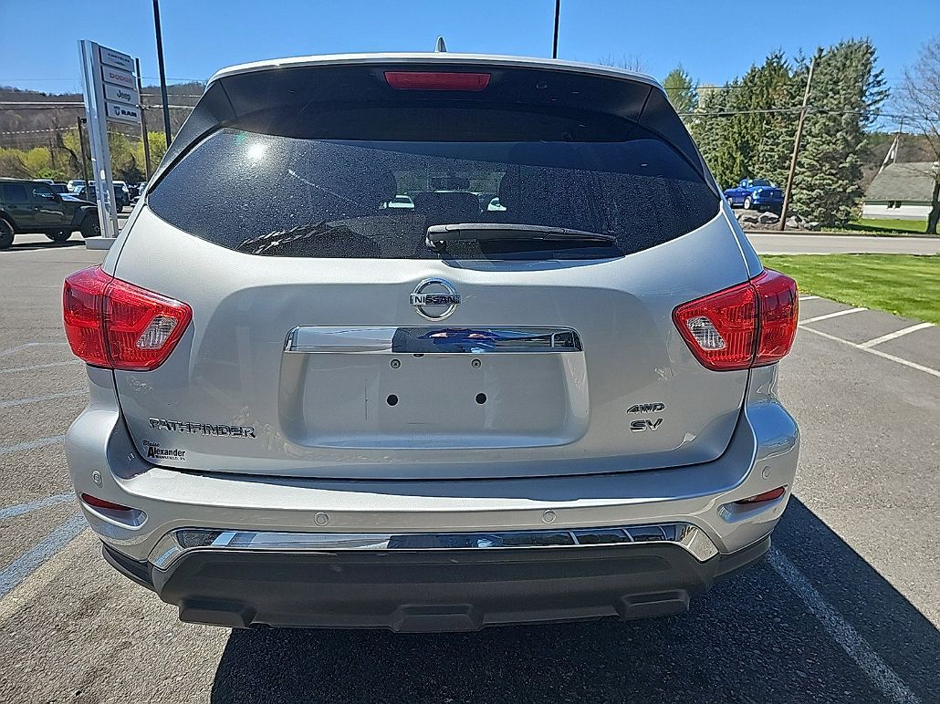 2019 Nissan Pathfinder SV image 3