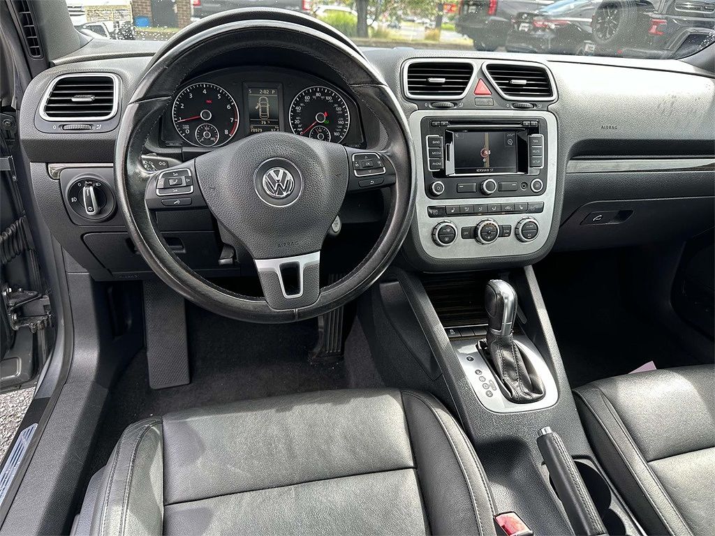 2013 Volkswagen Eos Luxury image 1