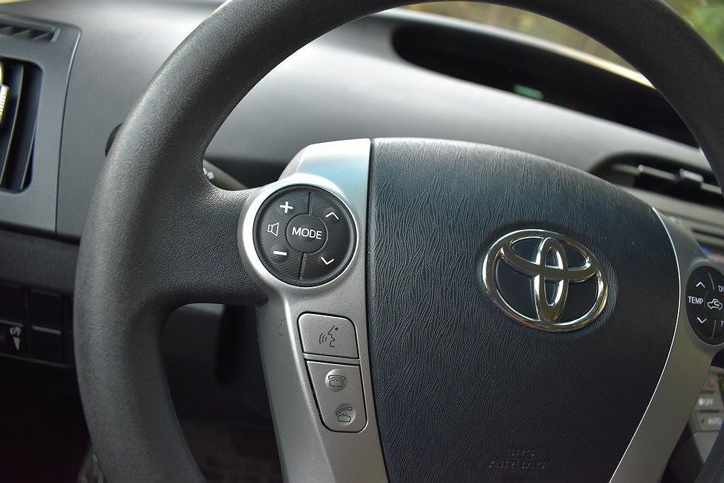 2013 Toyota Prius Three image 5