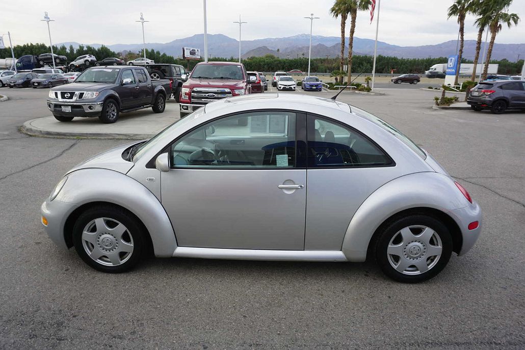 2001 Volkswagen New Beetle GLS image 3