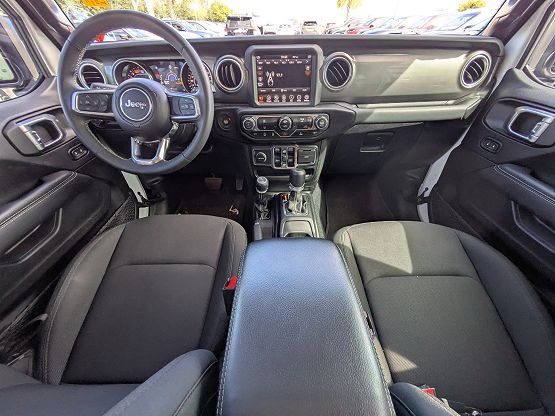 2023 Jeep Wrangler Sahara photo 12