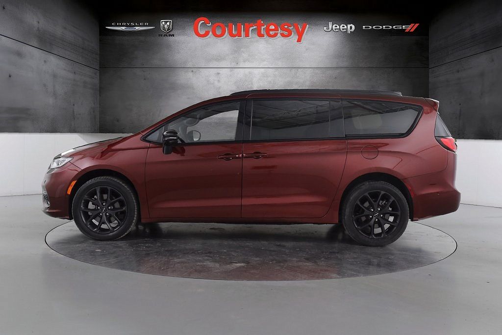 2023 Chrysler Pacifica Limited image 5