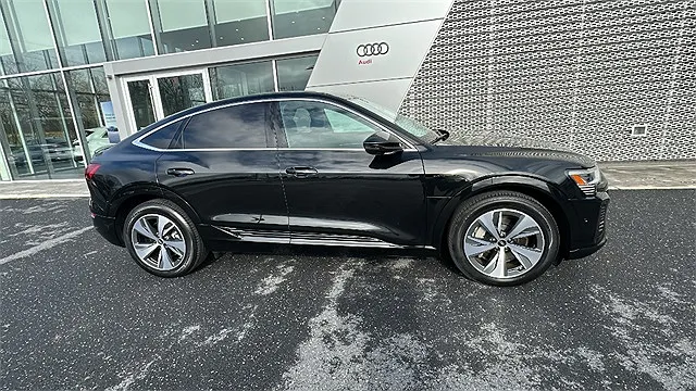 2024 Audi Q8 e-tron Premium Plus image 4