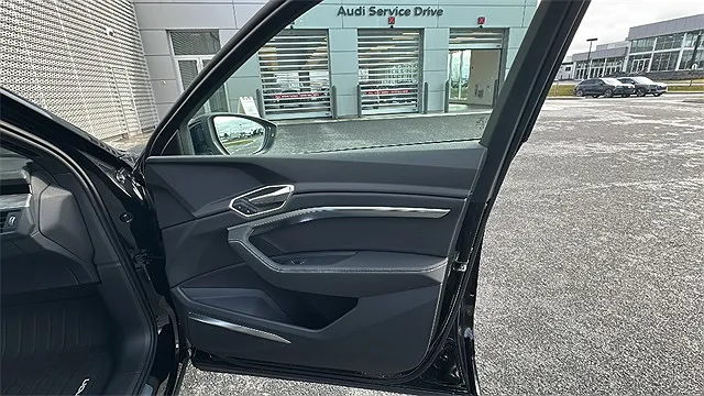 2024 Audi Q8 e-tron Premium Plus image 5