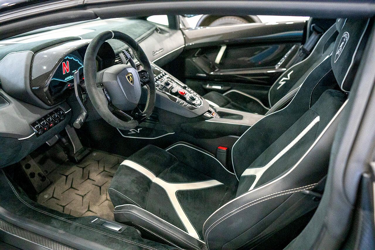 2017 Lamborghini Aventador LP750 image 18