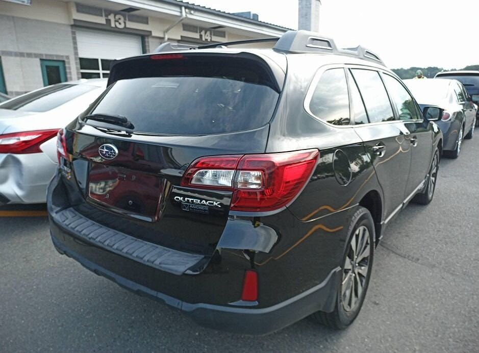 2015 Subaru Outback 2.5i Limited image 4