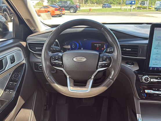 2022 Ford Explorer Platinum photo 11