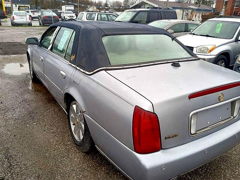 2004 Cadillac DeVille DTS image 2