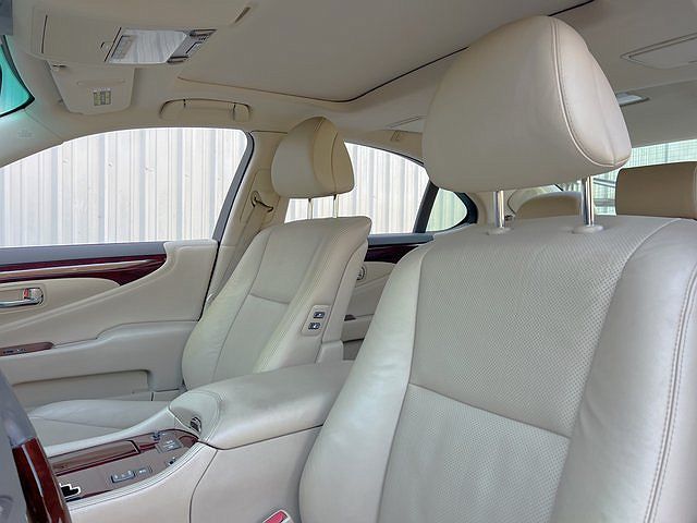 2008 Lexus LS 460 image 12