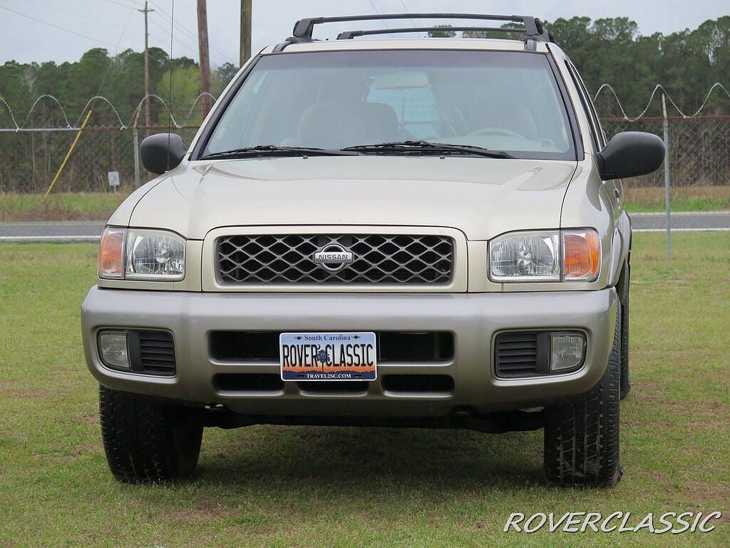 2001 Nissan Pathfinder SE image 3