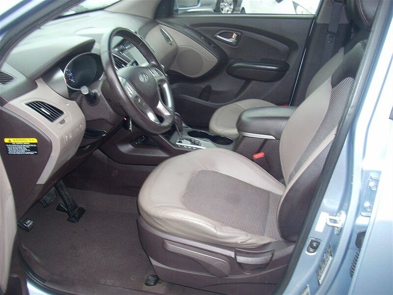 2010 Hyundai Tucson Limited Edition image 3
