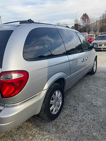 2005 Chrysler Town & Country