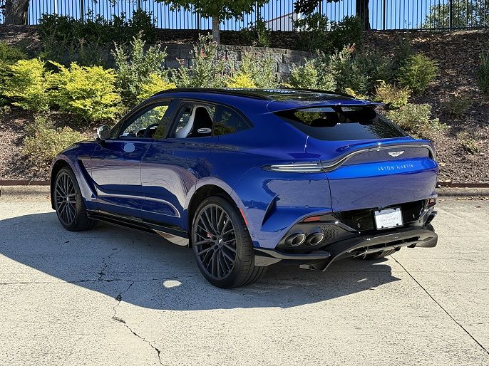 2025 Aston Martin DBX