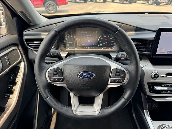 2023 Ford Explorer XLT photo 11