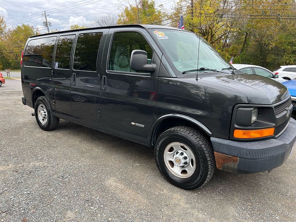 2005 Chevrolet Express 3500 image 1