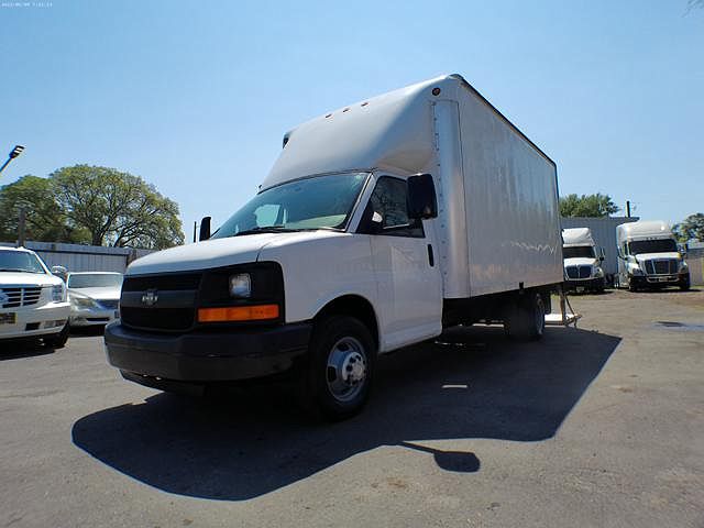 2005 Chevrolet Express 3500 image 0