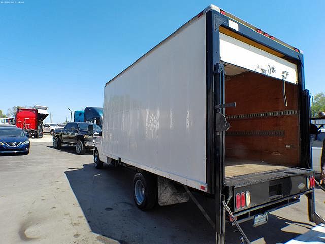 2005 Chevrolet Express 3500 image 15