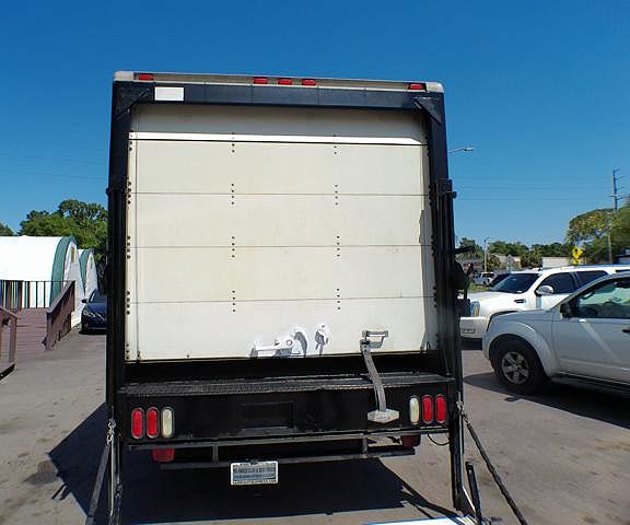 2005 Chevrolet Express 3500 image 16