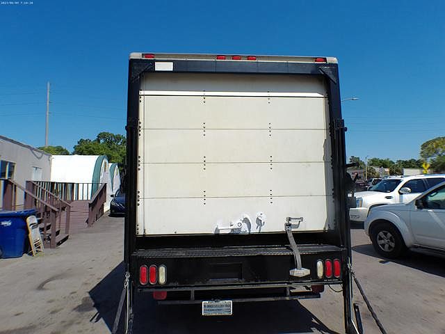 2005 Chevrolet Express 3500 image 17