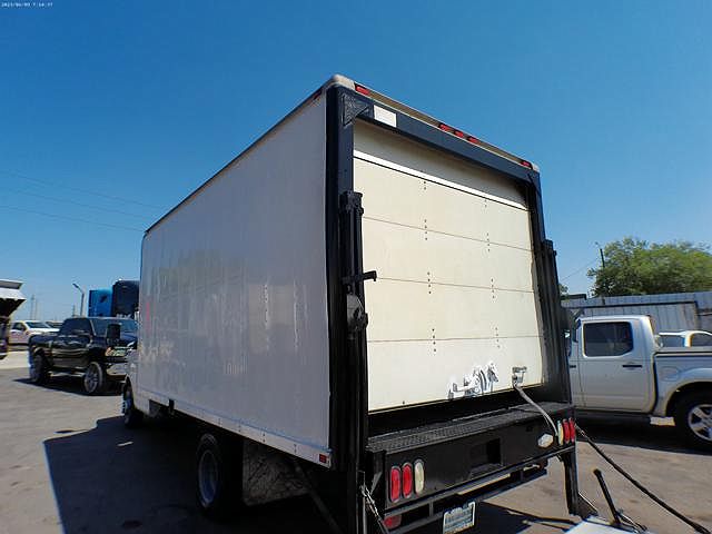 2005 Chevrolet Express 3500 image 18