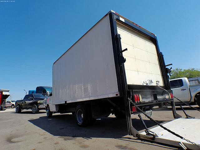 2005 Chevrolet Express 3500 image 19