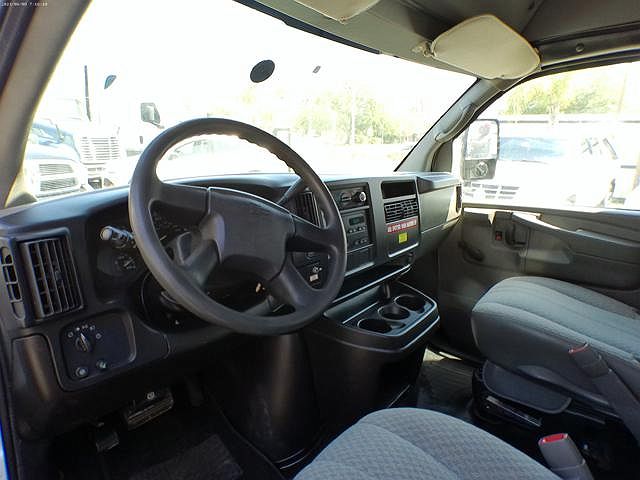 2005 Chevrolet Express 3500 image 29