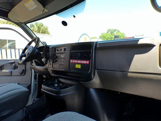 2005 Chevrolet Express 3500 image 41