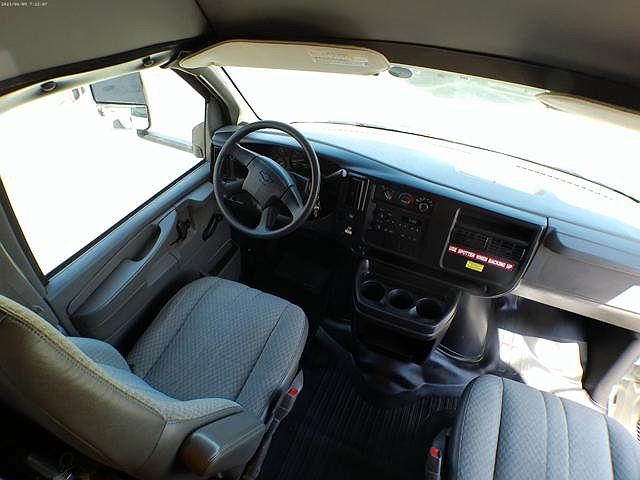 2005 Chevrolet Express 3500 image 55