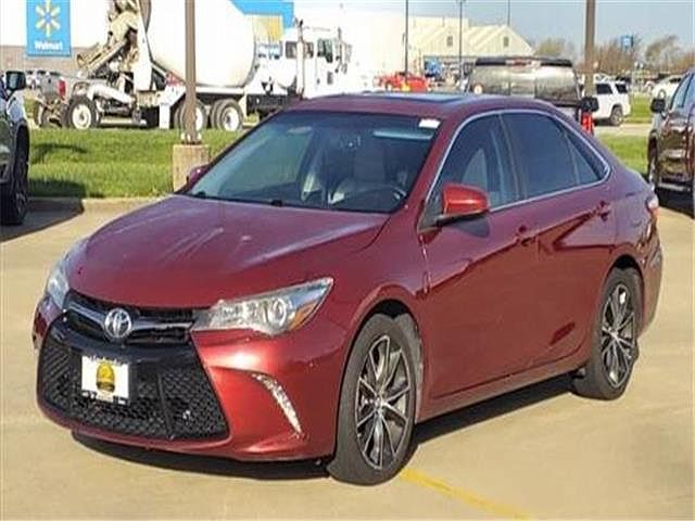 2016 Toyota Camry LE image 1