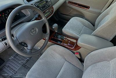 2002 Toyota Camry LE image 9