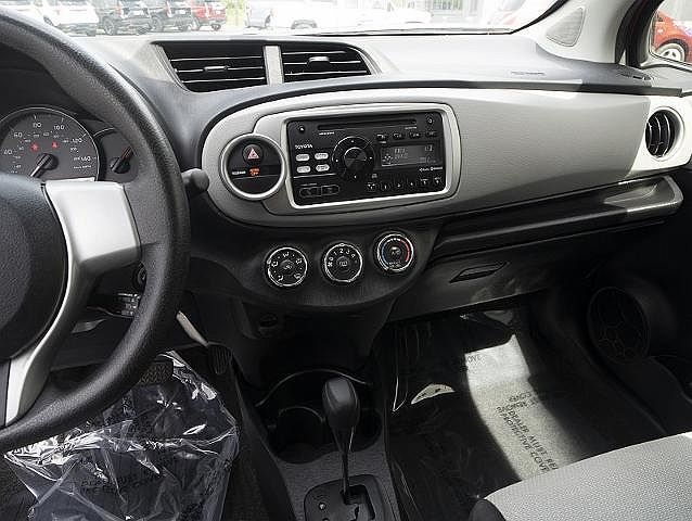 2014 Toyota Yaris L image 16