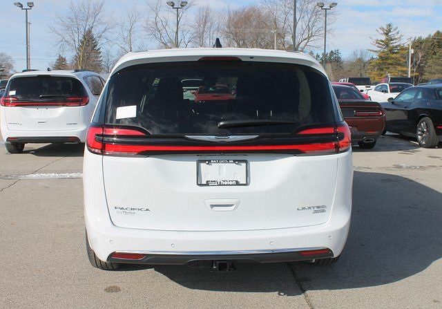 2024 Chrysler Pacifica Limited image 5